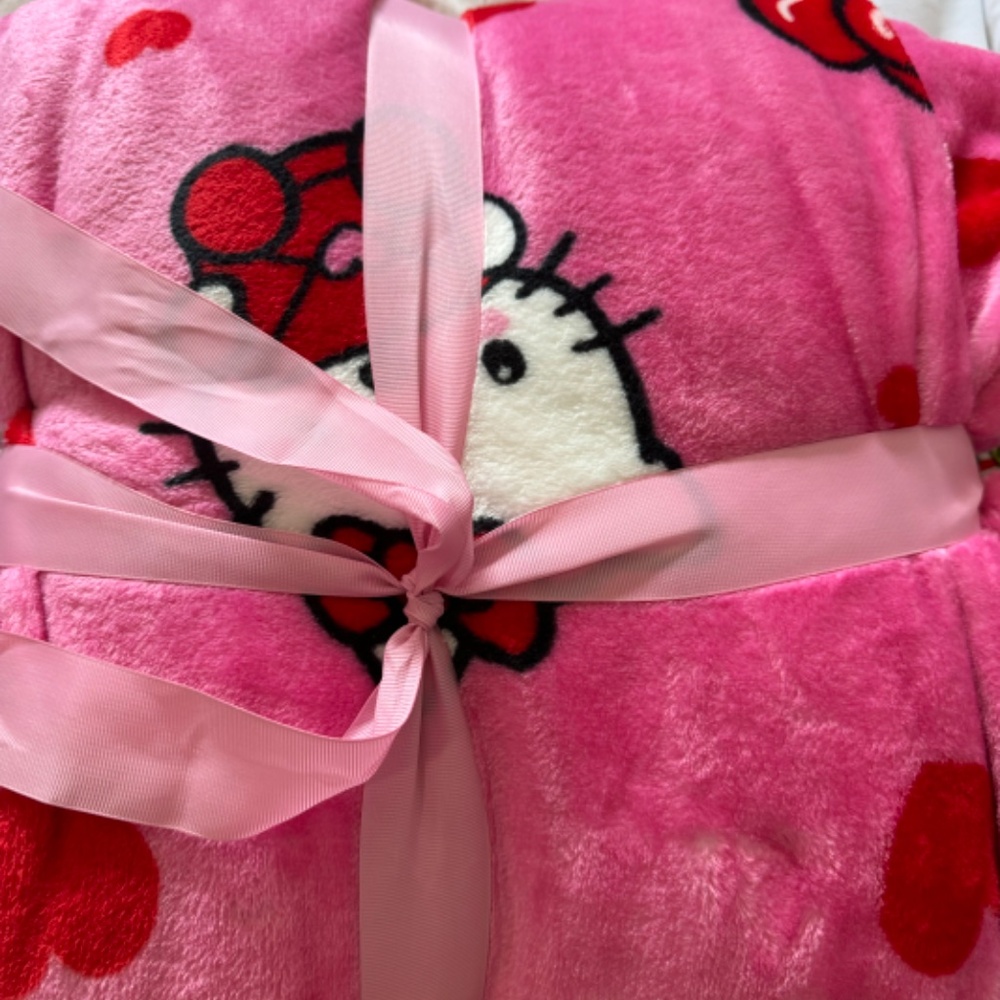 Hello kitty blanket - Picture 2 of 2